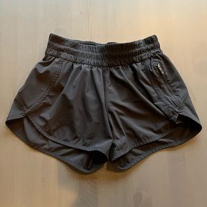 Lululemon Tracker Low-Rise Lined Short 4”